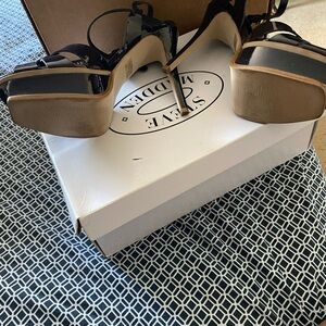 STEVE MADDEN WOMENS SIZE 10M SHOE.